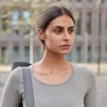 Sukienka w kolorze morskiej zieleni – jak